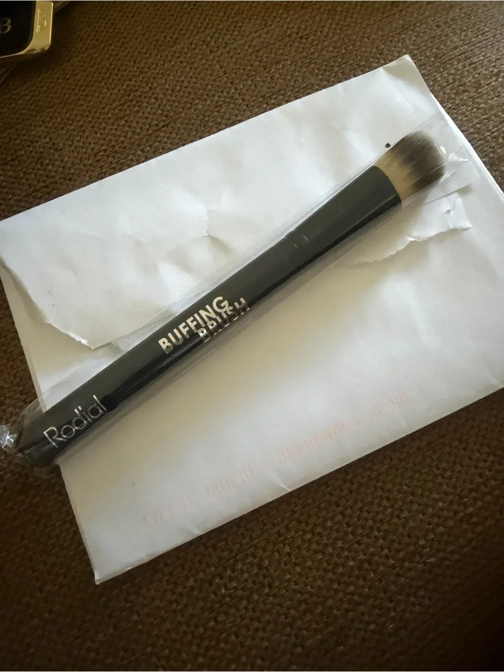 Rodial Buffing Brush - Black and Cream Bristles